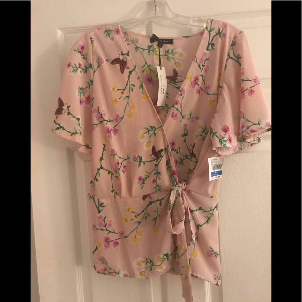 Pink floral blouse 👚